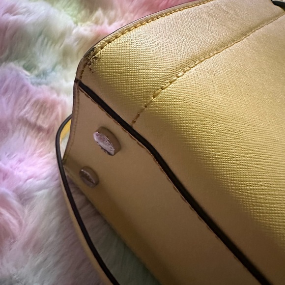 Gorgeous MK Purse Set - Picture 11 of 15